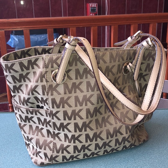 Michael Kors Handbags - Mk bag use